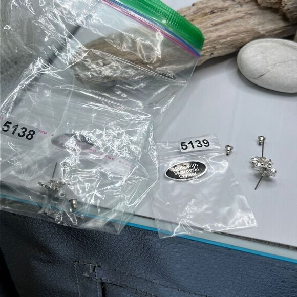 Kawaii Floral Post Swarovski Crystals Statement Earrings - Picture 14 of 14